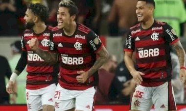 Flamengo vence de novo, elimina o Corinthians e vai à semi da Libertadores