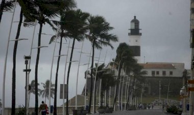 Semana começa com previsão de temporais e rajadas de vento de 60km/h na Bahia