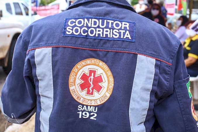 A Câmara dos Deputados regulamenta a profissão de condutor de ambulância. Texto segue para sanção presidencial.